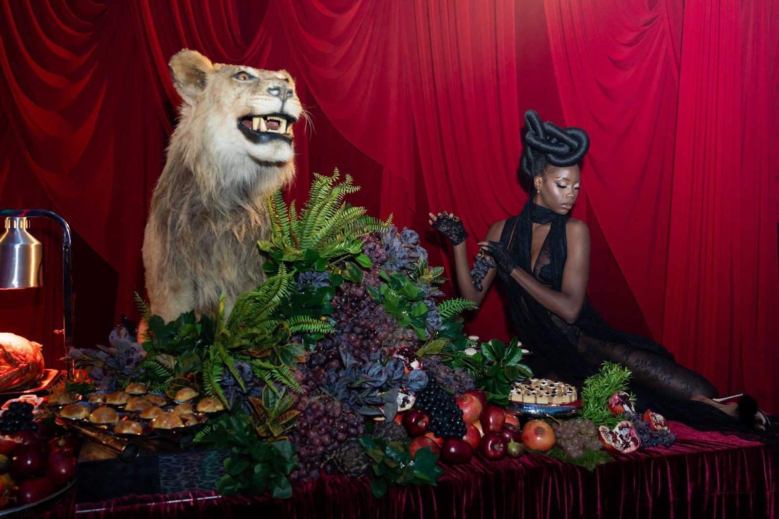 A theatrical tableau in red and green