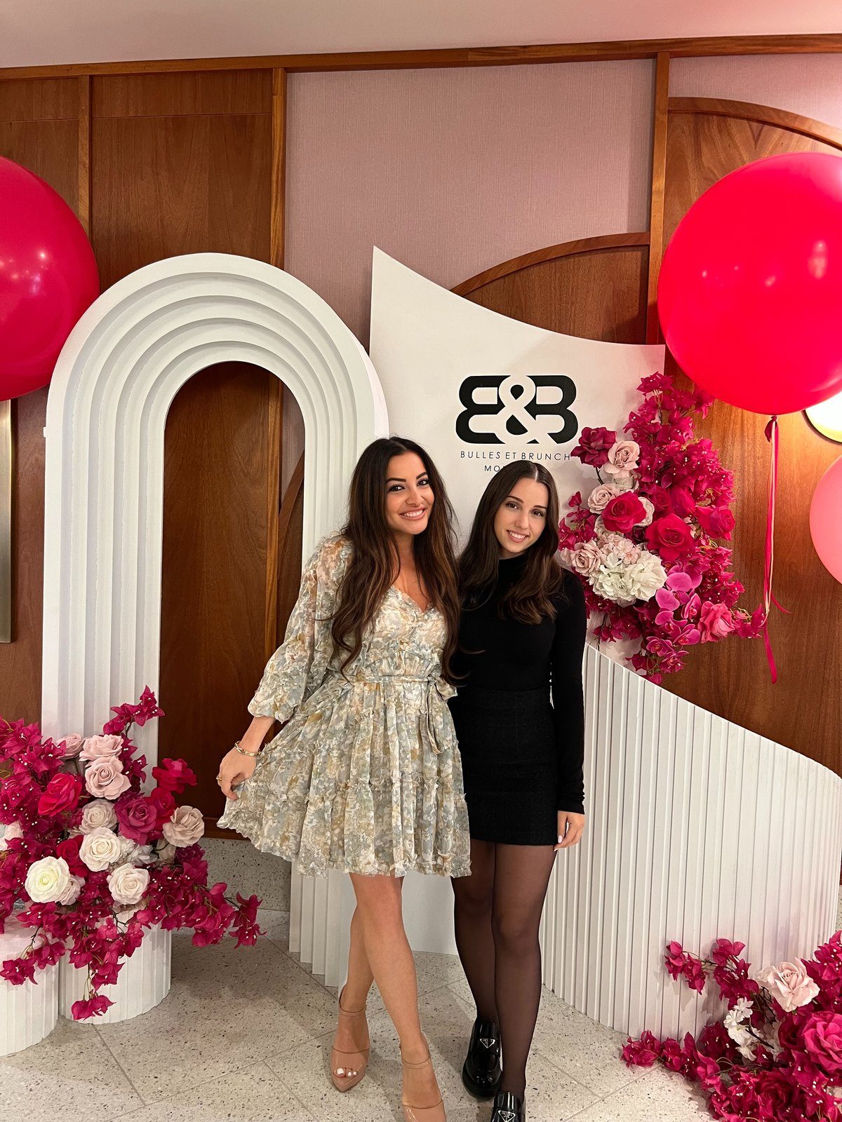At the Bulles et Brunch backdrop